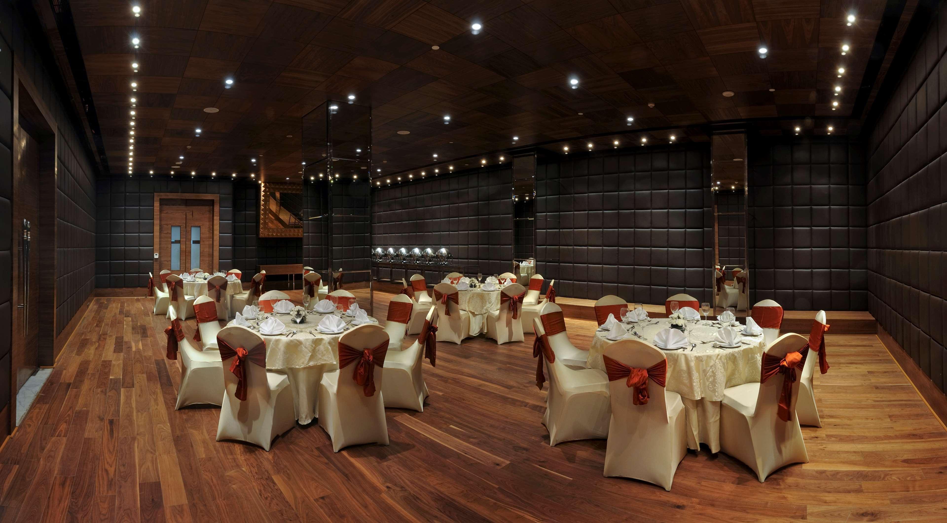 Radisson Blu Hotel New Delhi Paschim Vihar Restoran foto