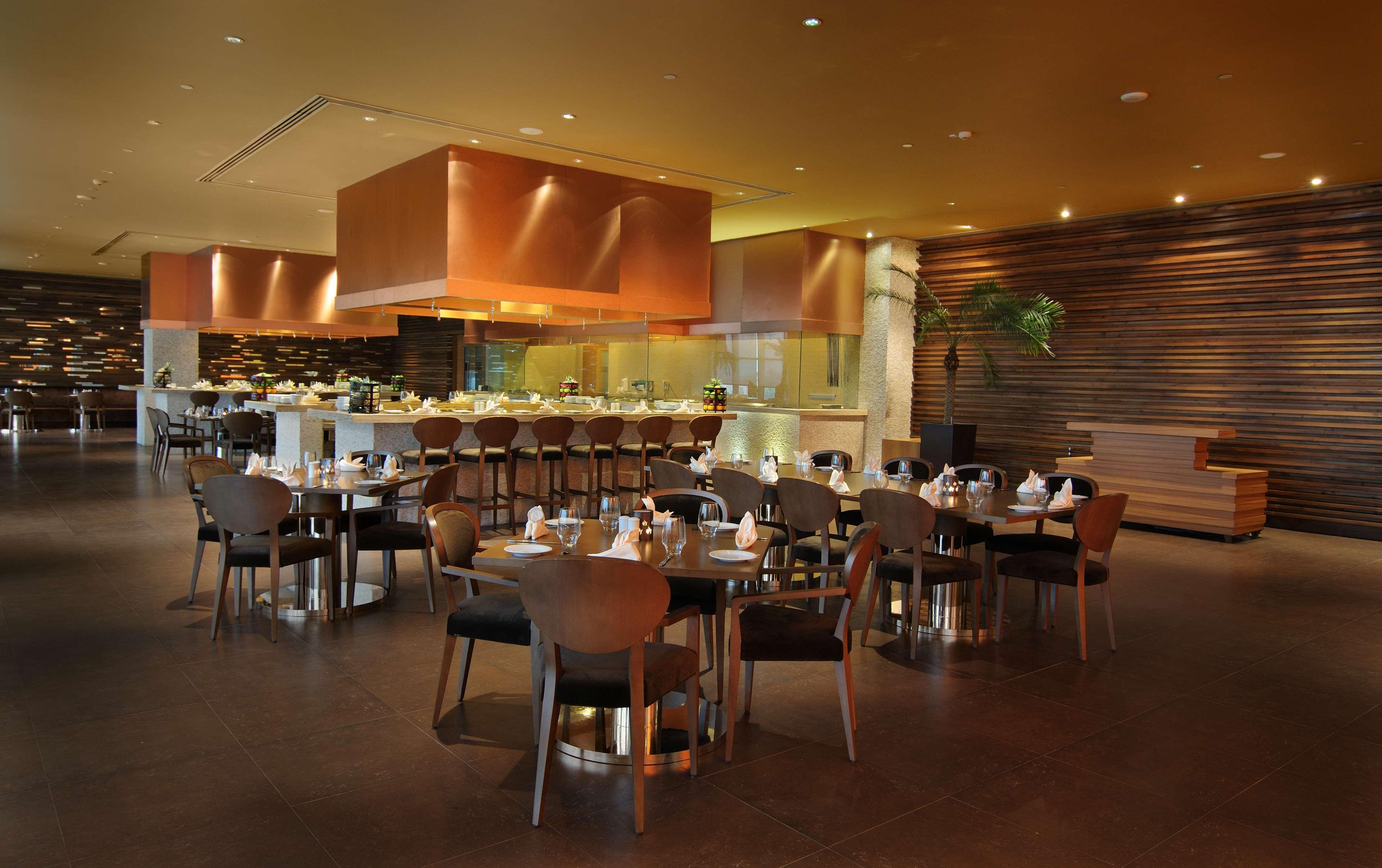 Radisson Blu Hotel New Delhi Paschim Vihar Restoran foto